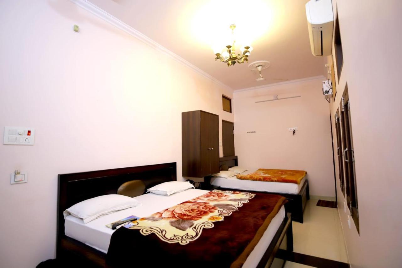 Hotel Blue Star Waranasi Zewnętrze zdjęcie