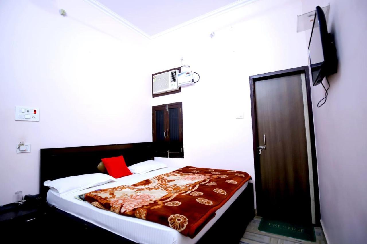 Hotel Blue Star Waranasi Zewnętrze zdjęcie