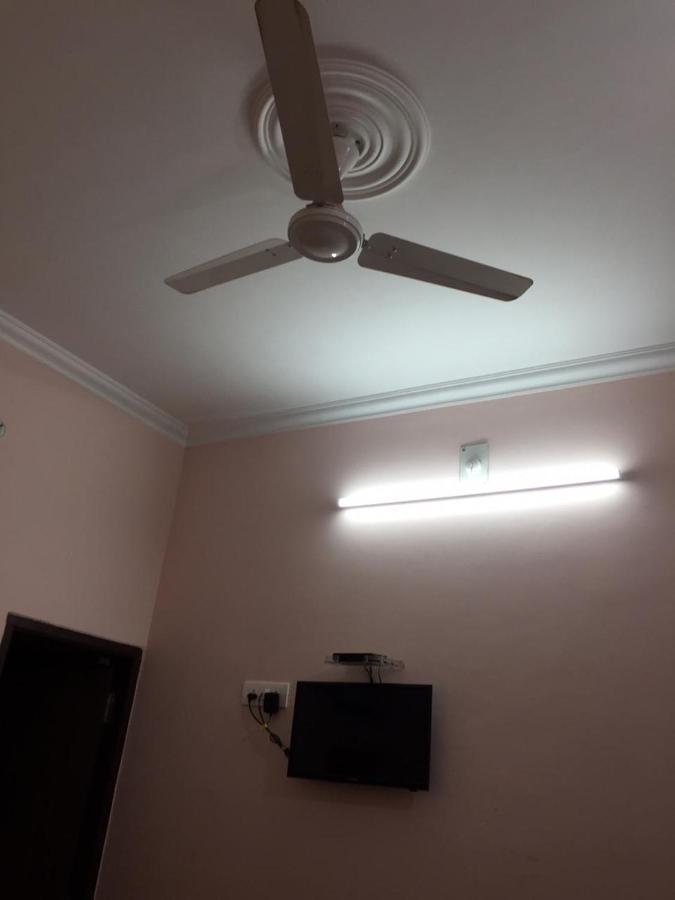 Hotel Blue Star Waranasi Zewnętrze zdjęcie